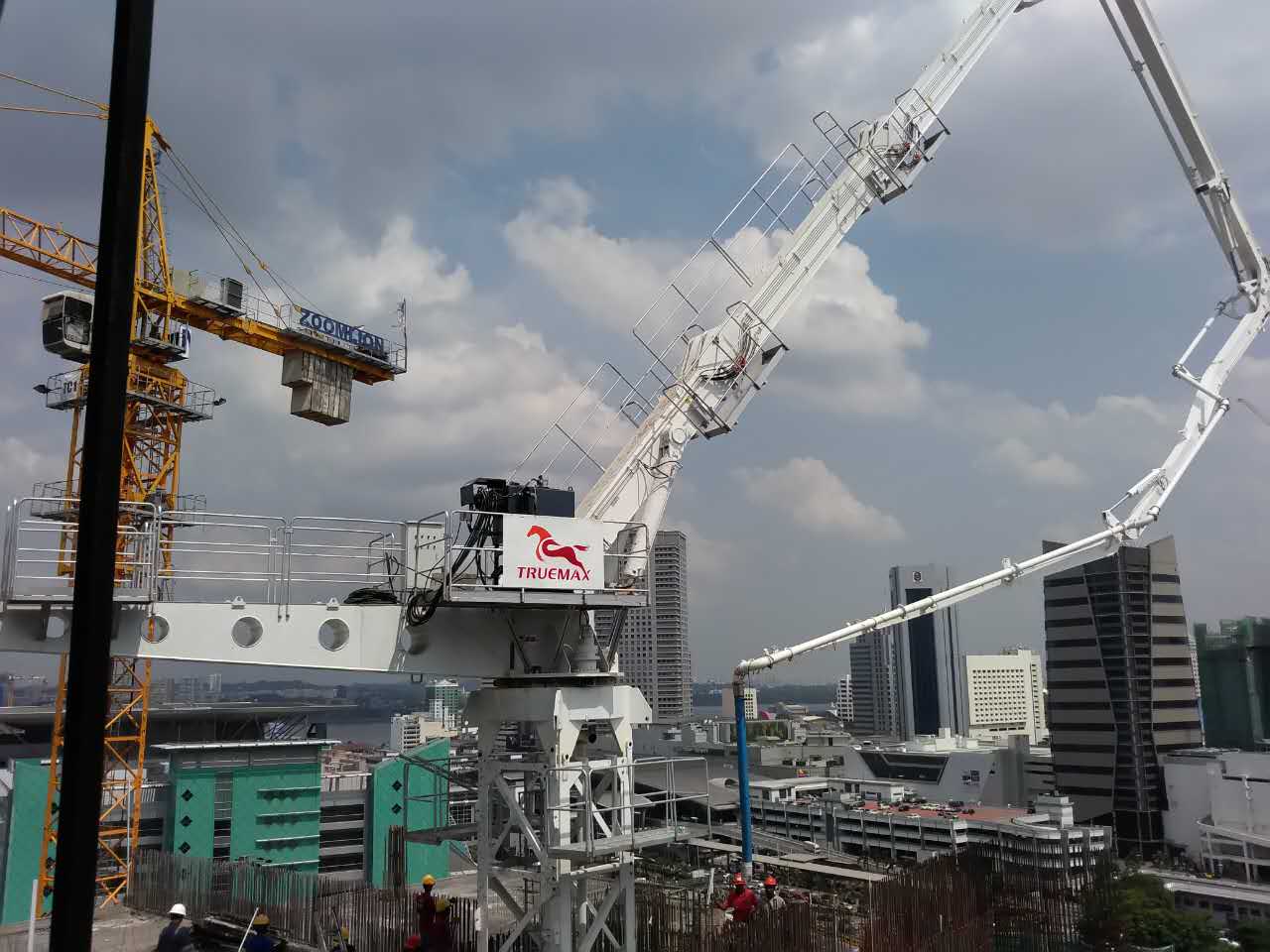 塔身式液壓布料機電梯井安裝 塔身式液壓布料機電梯井安裝